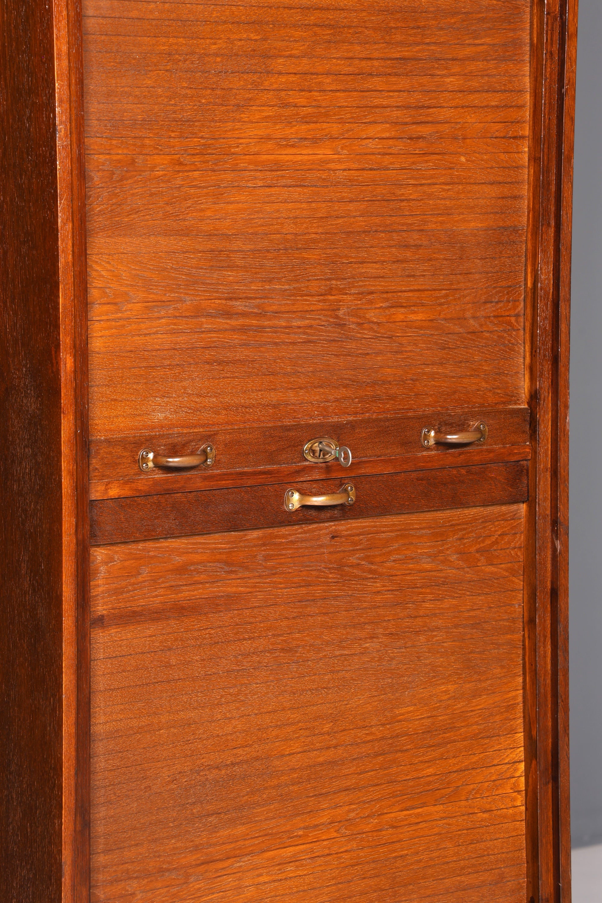 Schlichter Mid Century Rollladenschrank Bauhaus Vertiko Apothekerschrank Art Deco Büro Aktenschrank