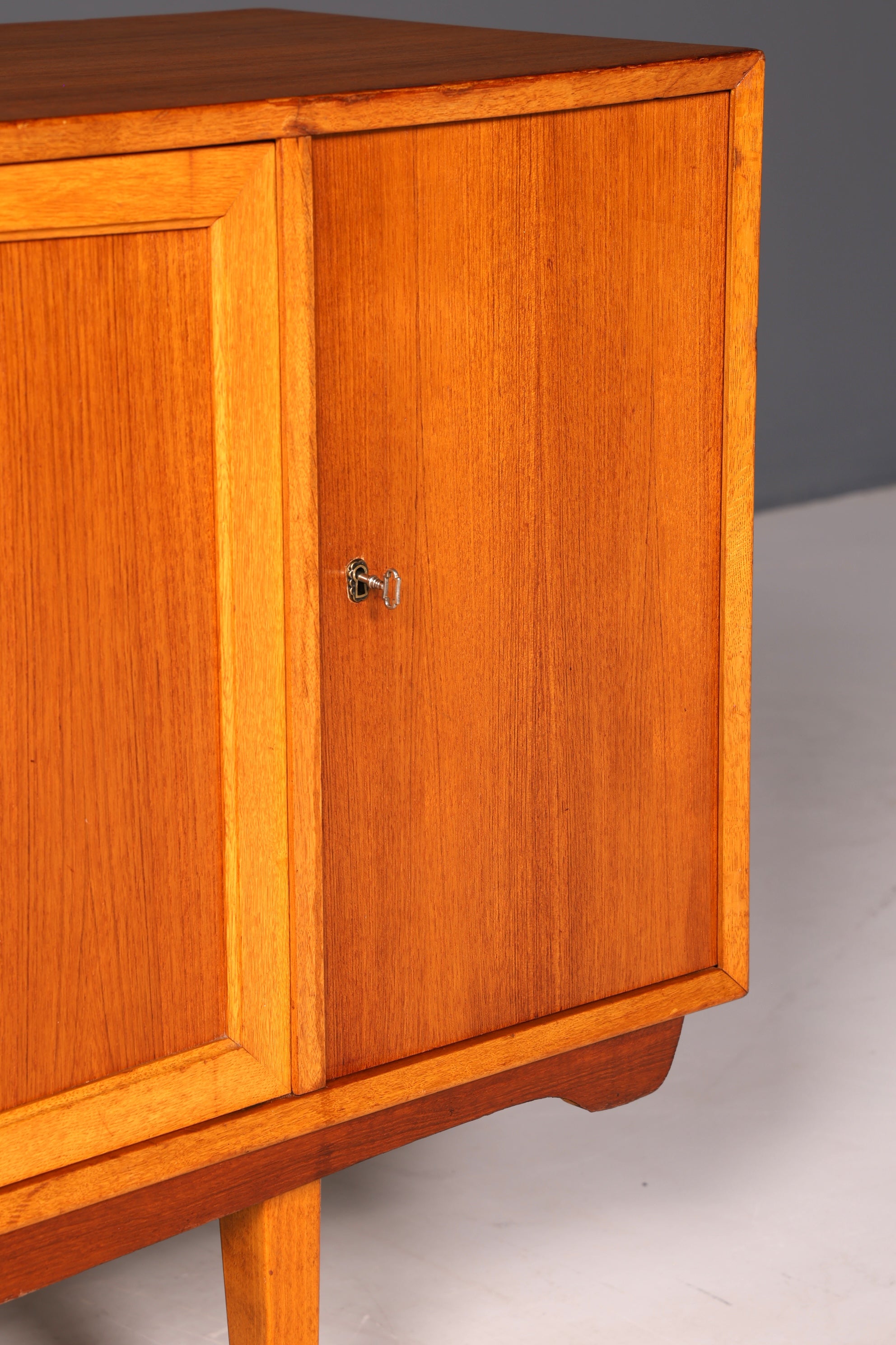 G330 Finish Wunderschönes Mid Century Sideboard Vintage TV Kommode 60s Schrank (Kopie)