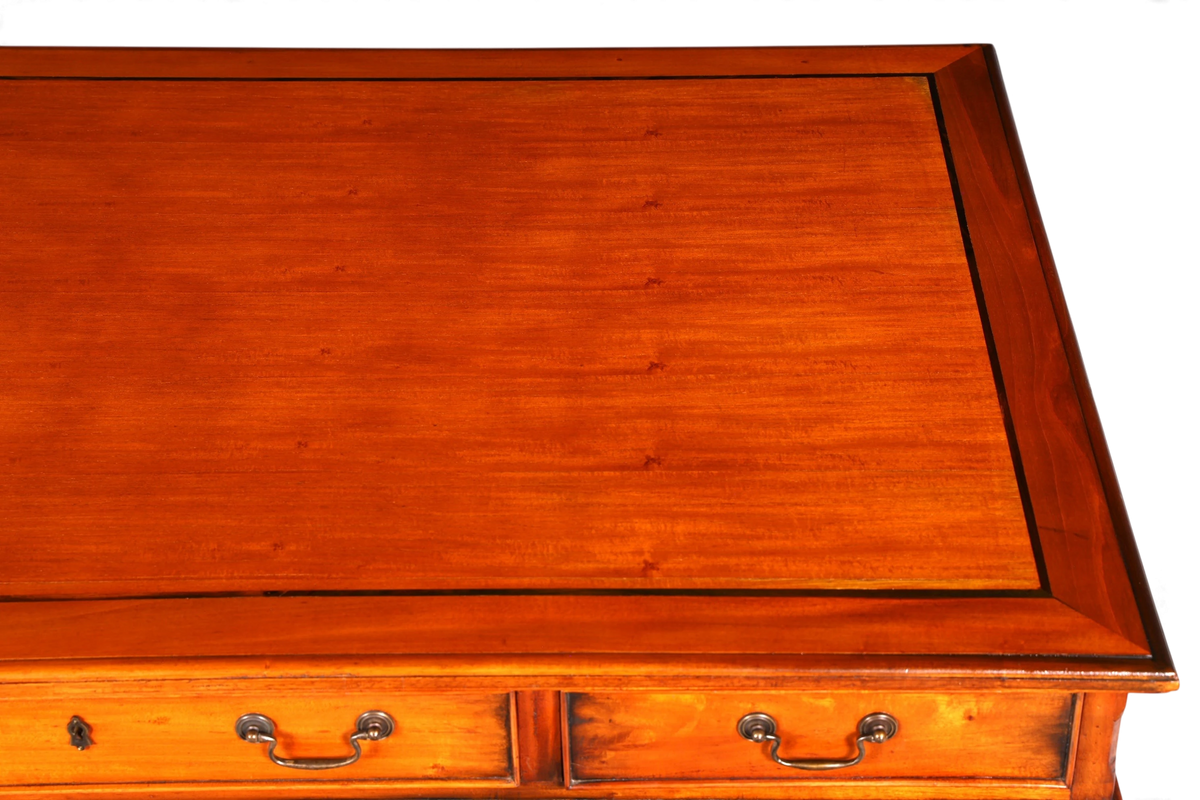 Hauptstadt Möblerei englischer Schreibtisch aus massivem Mahagoni mit edler Holzmaserung und Schubladen