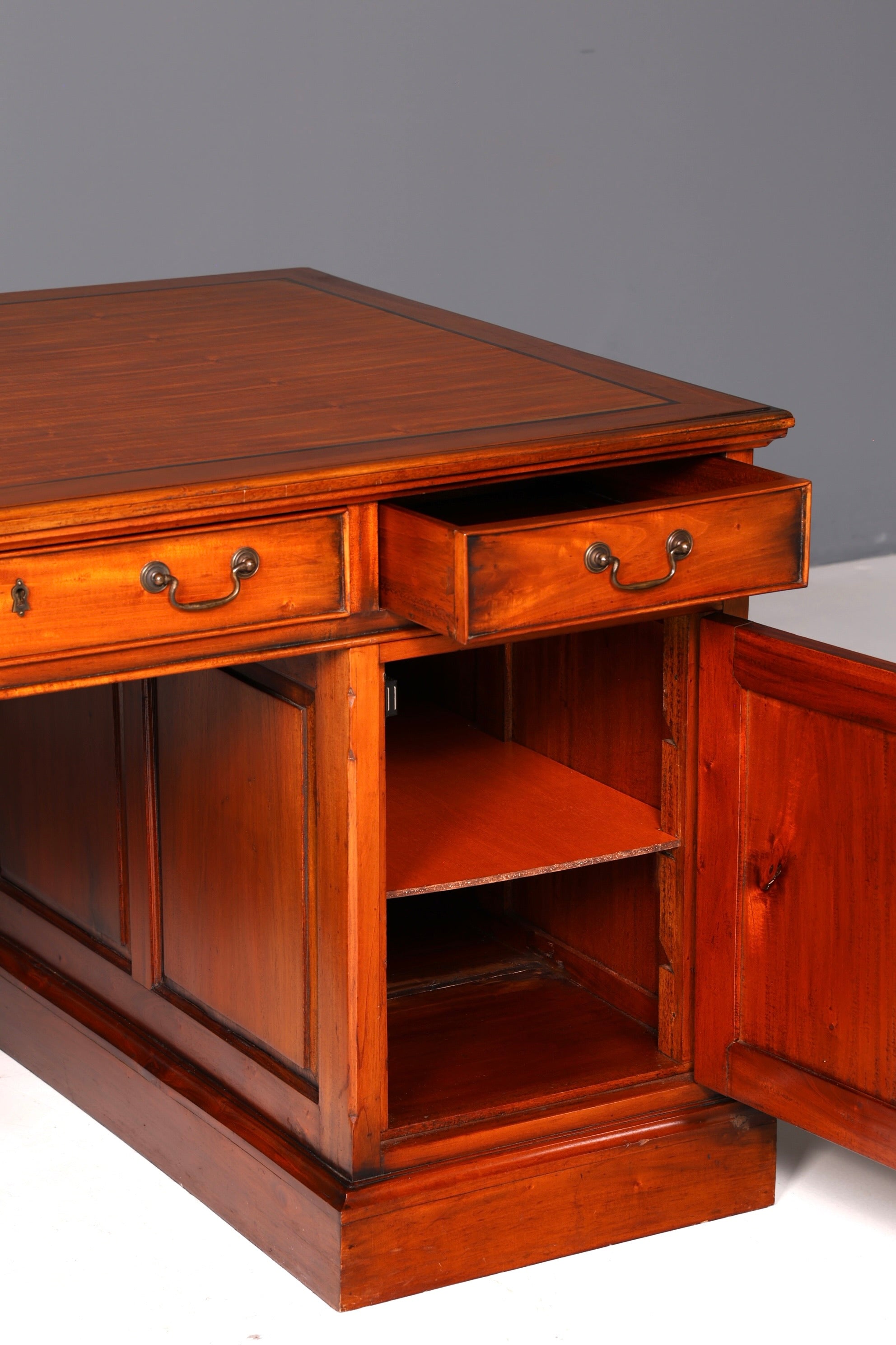 Prachtig Engels mahoniehouten bureau Kantoortafel Antiek kantoor bureau Partnerdesk Bureau