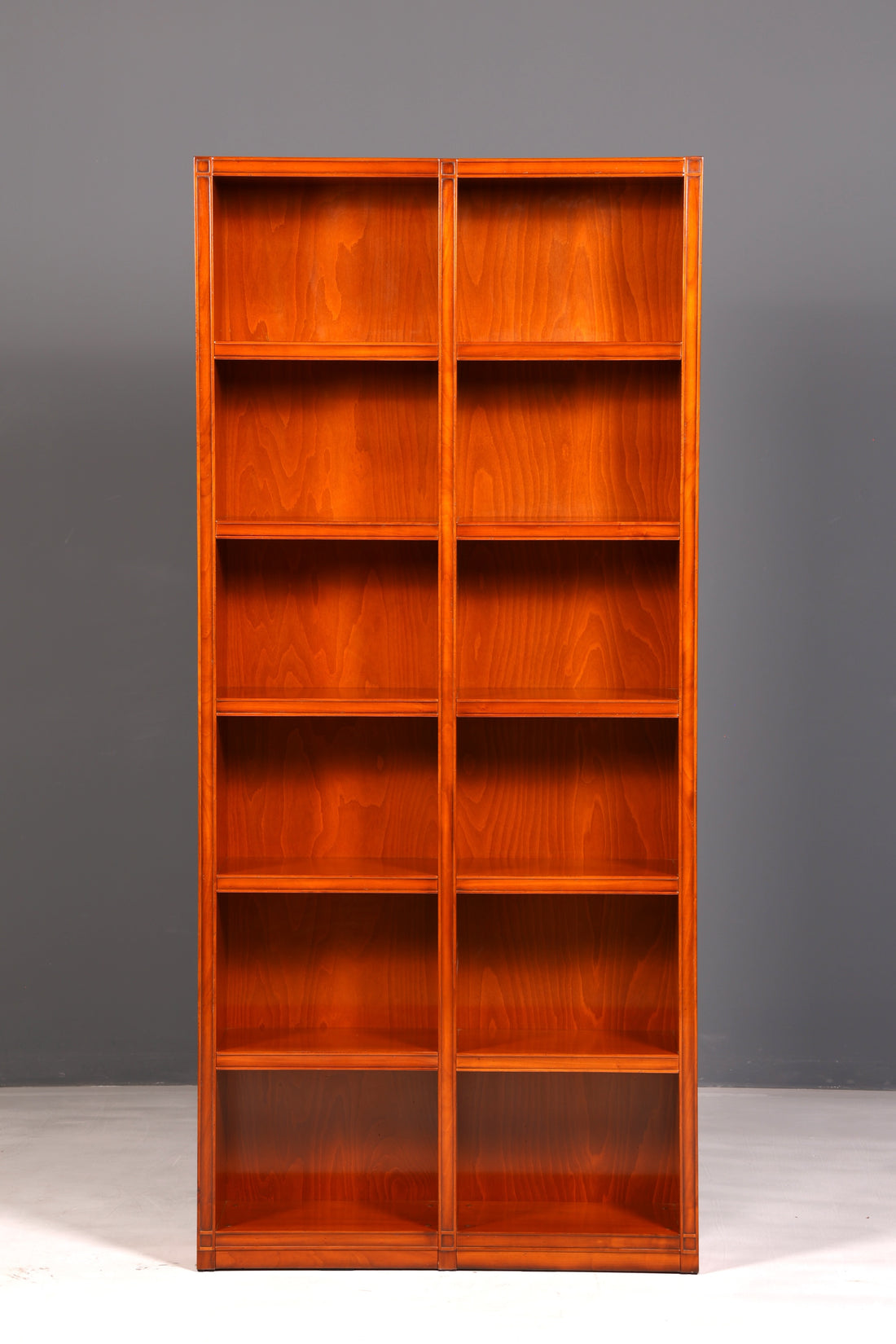 Prachtige XXL Engelse boekenkast van taxushout, antieke kast, staande boekenkast, bookshelf, boekenopslag, echt hout