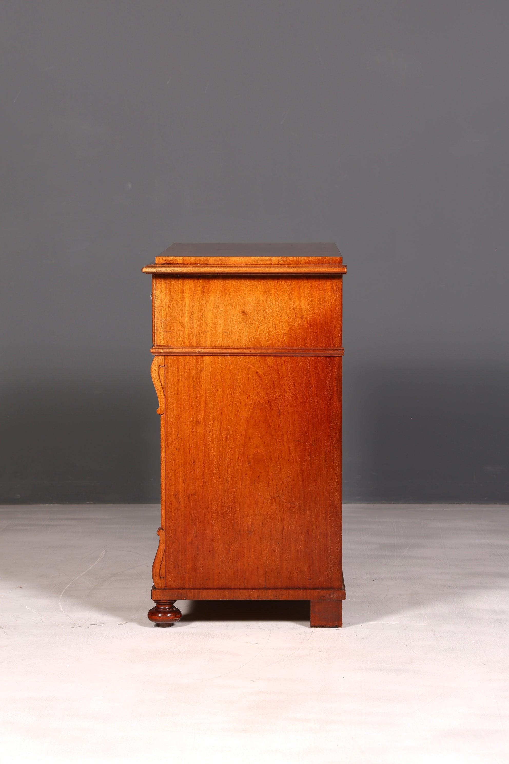 Prachtige commode uit de Gründerzeit in Louis-Philippe-stijl, antiek dressoir, ladenkast, linnenkast van massief hout