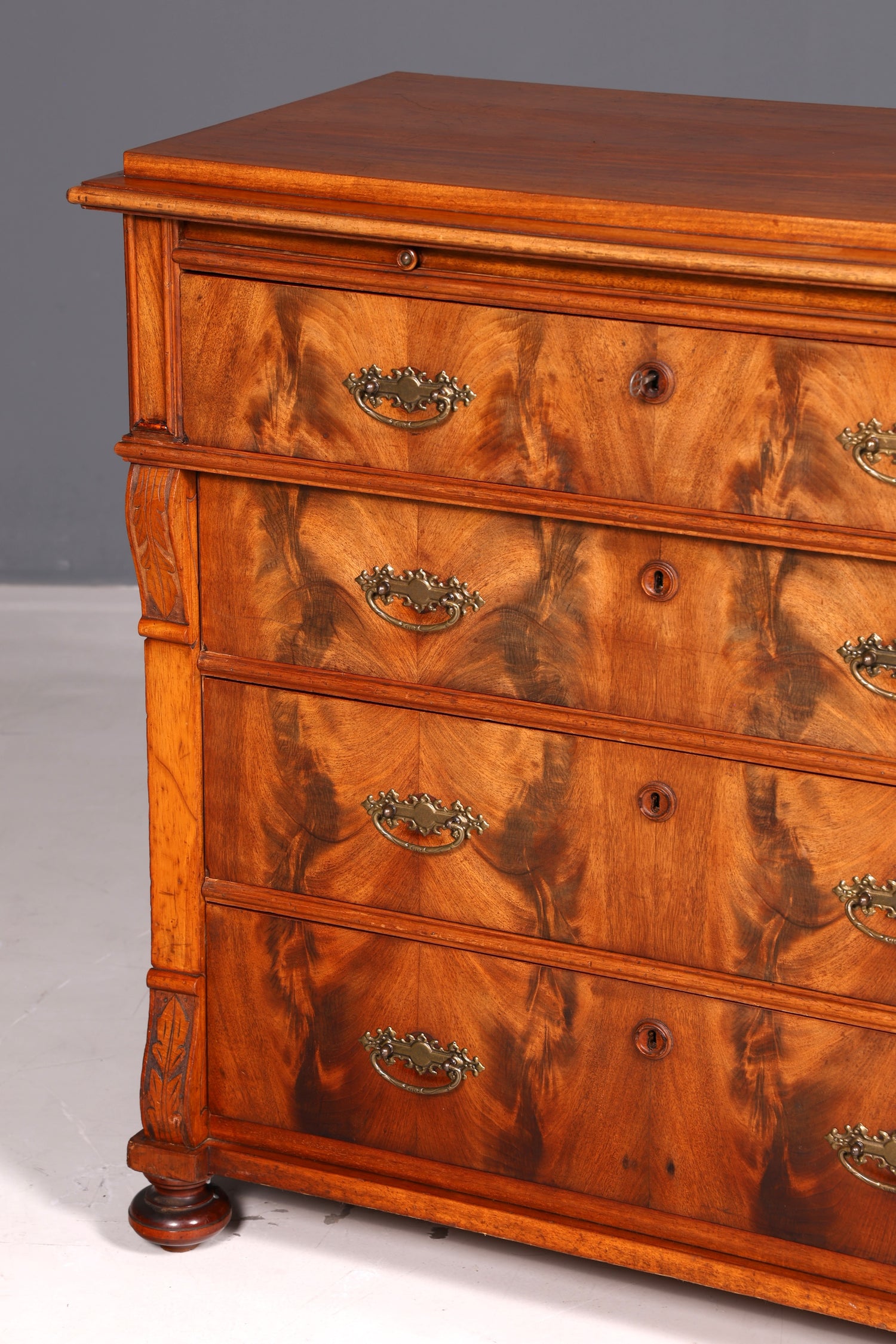 Prachtige commode uit de Gründerzeit in Louis-Philippe-stijl, antiek dressoir, ladenkast, linnenkast van massief hout