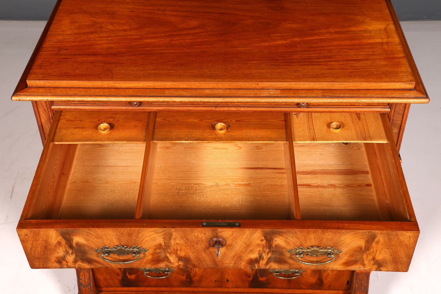 Prachtige commode uit de Gründerzeit in Louis-Philippe-stijl, antiek dressoir, ladenkast, linnenkast van massief hout