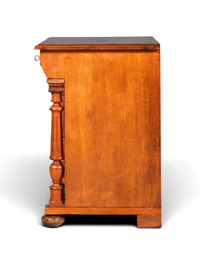 Hauptstadt Möblerei Gründerzeit Kommode im Louis Philippe Stil aus massivem Holz, Seitenansicht um 1890