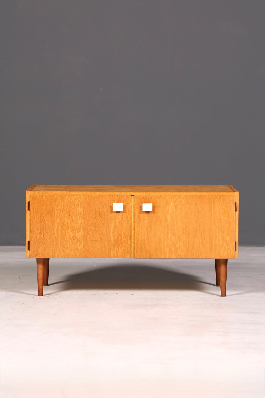 Prachtige originele Hellerau-kommode uit het midden van de twintigste eeuw, model 427, dressoir voor tv, vintage, echt hout