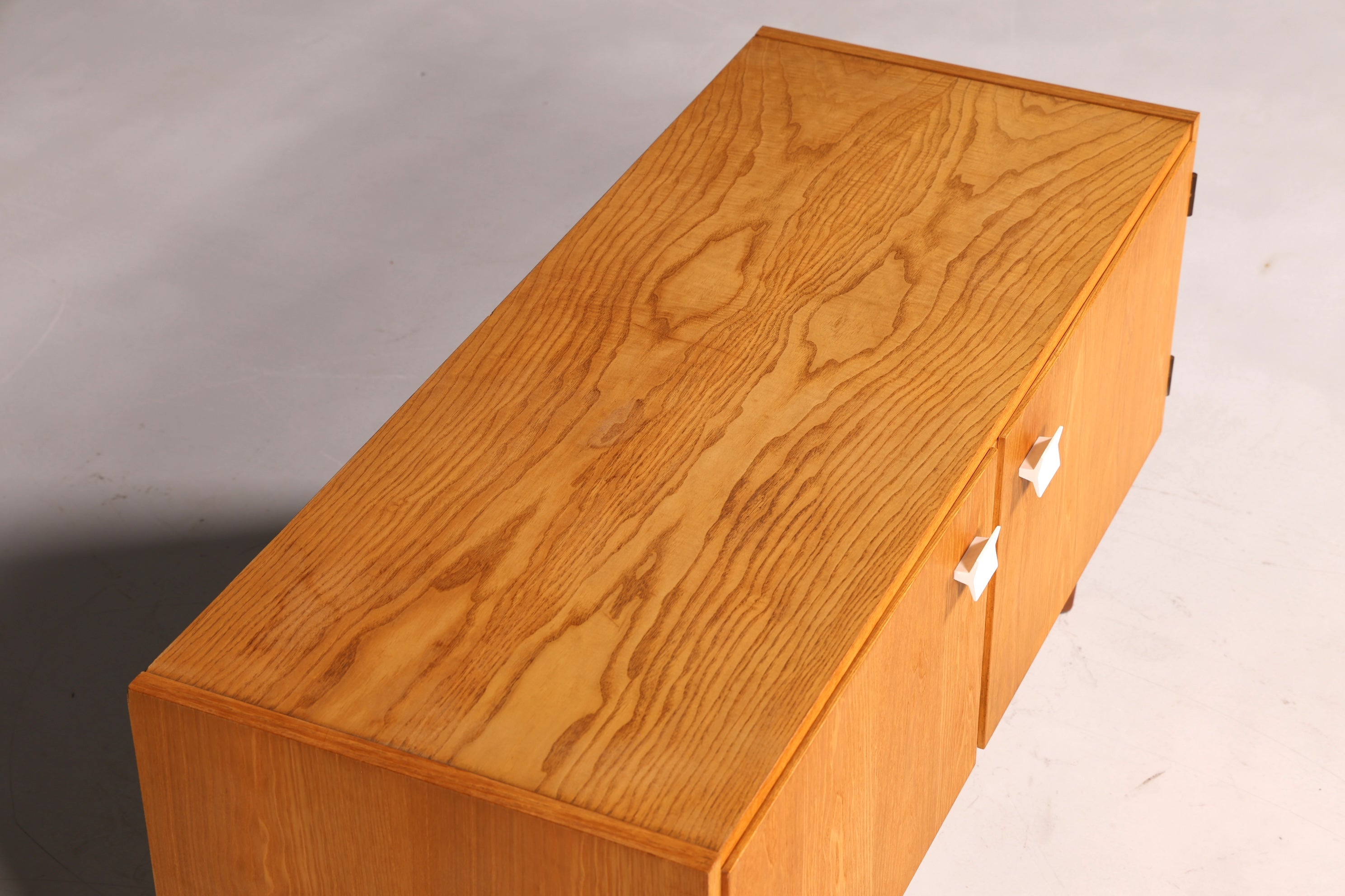 Wunderschöne Original Hellerau Mid Century Kommode Modell 427 Sideboard TV Schrank Vintage echt Holz