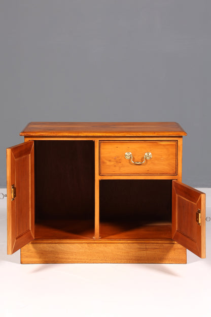 Traumhafte Englische Kommode echt Holz Schrank Eibe Antik 60er Jahre Flurkommode