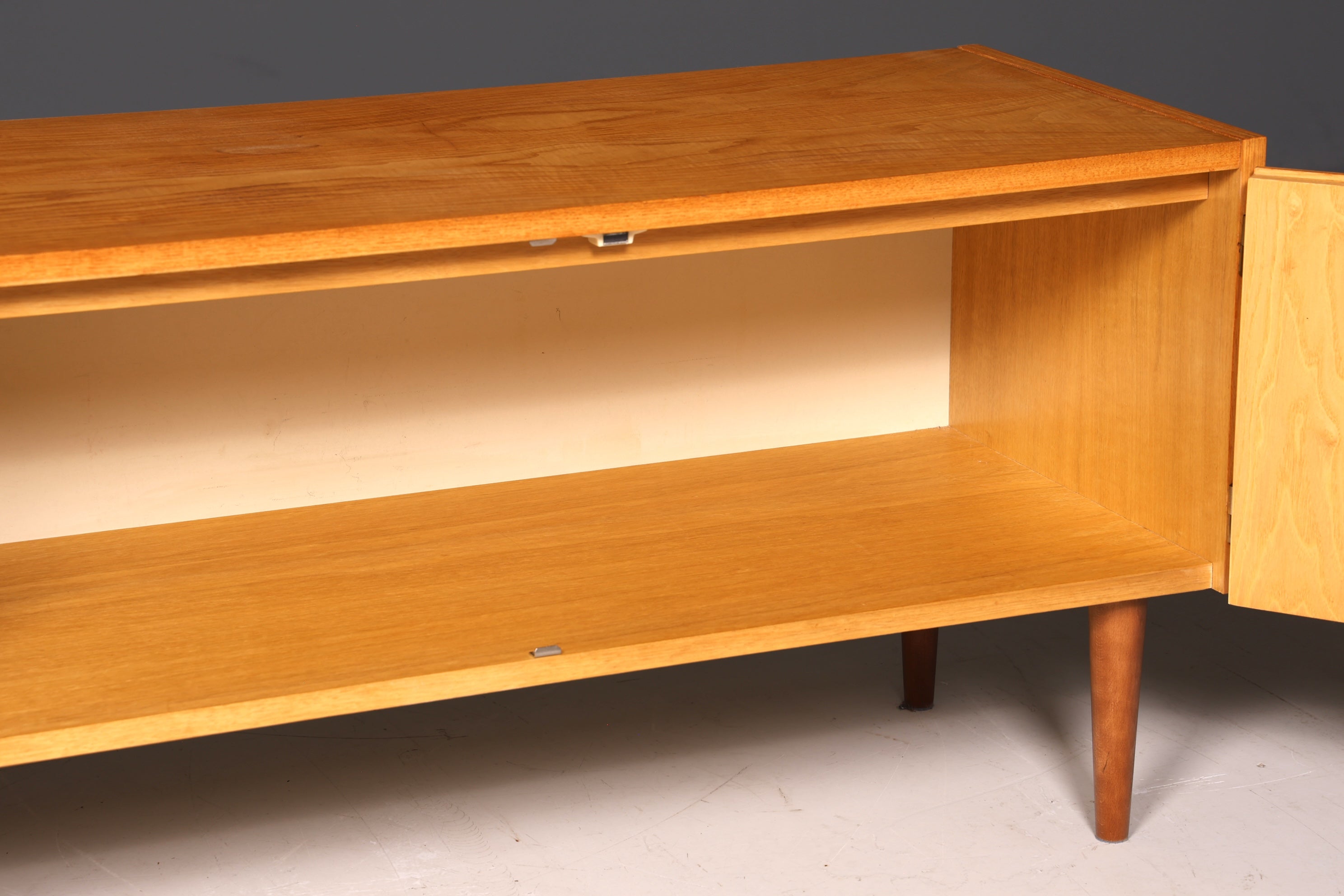 Wunderschöne Original Hellerau Mid Century Kommode Modell 427 Sideboard TV Schrank Vintage echt Holz