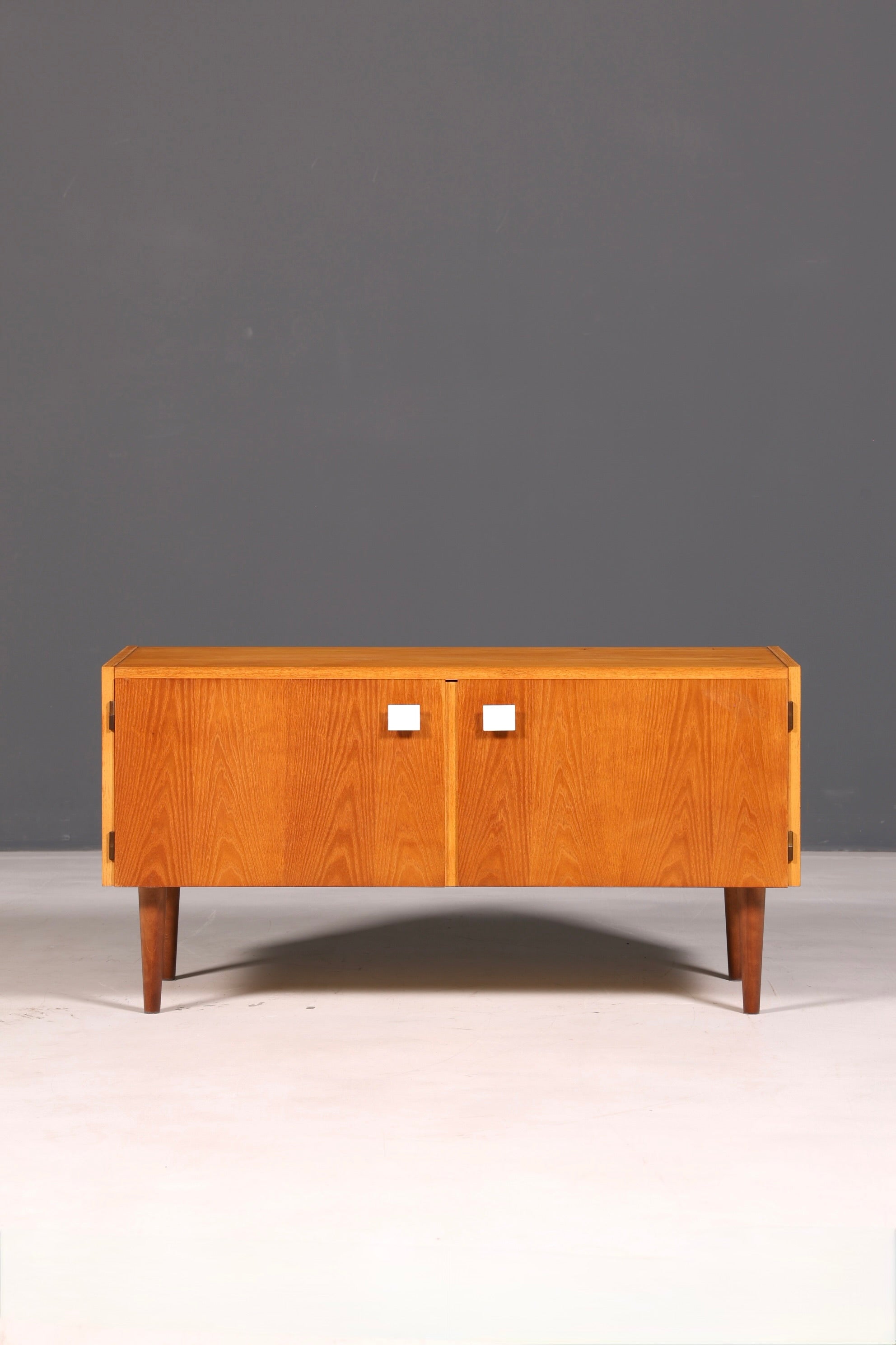 Prachtige originele Hellerau-kommode uit het midden van de twintigste eeuw, model 427, dressoir voor tv, vintage, echt hout