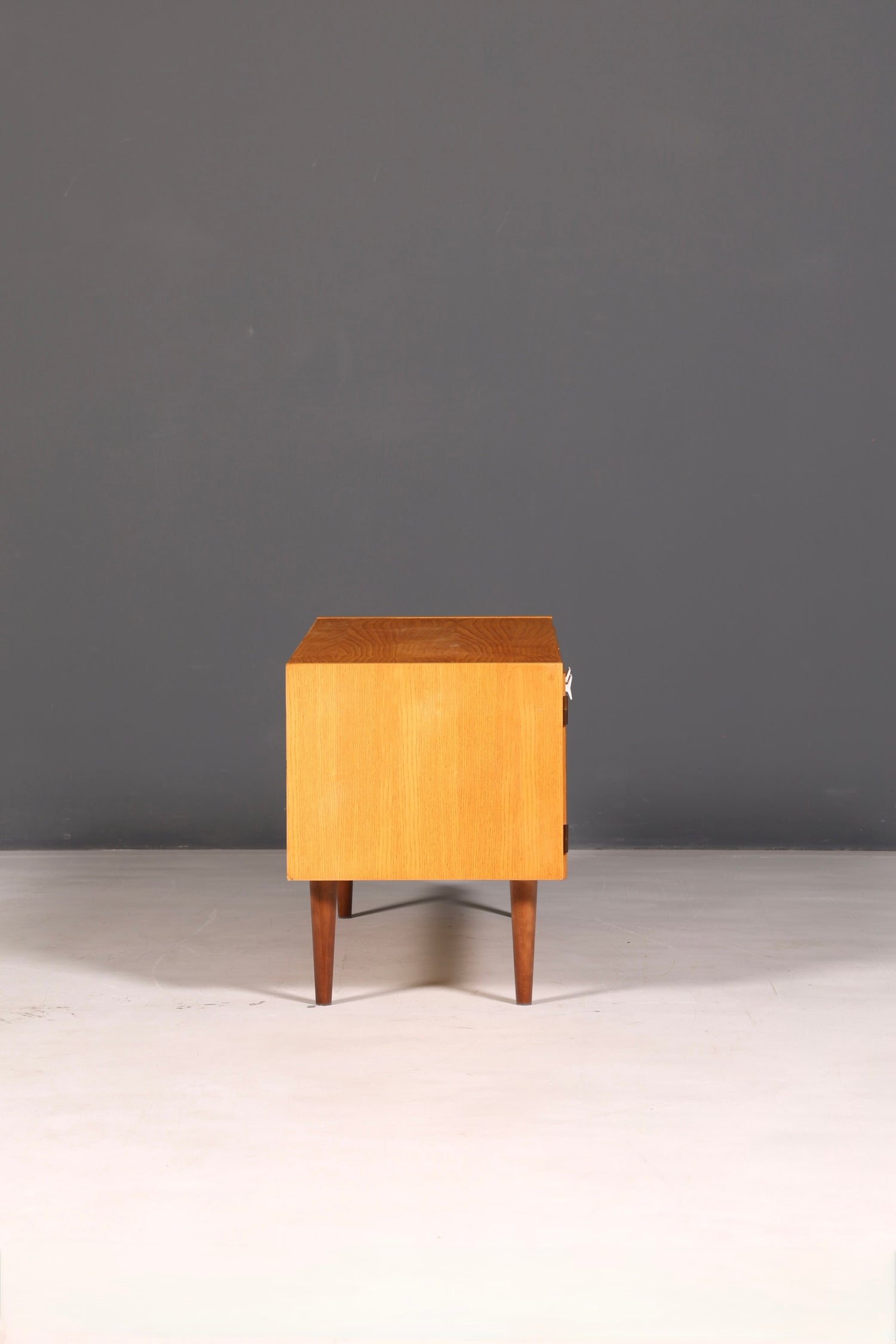 Prachtige originele Hellerau-kommode uit het midden van de twintigste eeuw, model 427, dressoir voor tv, vintage, echt hout