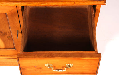 Traumhafte Englische Kommode echt Holz Schrank Eibe Antik 60er Jahre Flurkommode