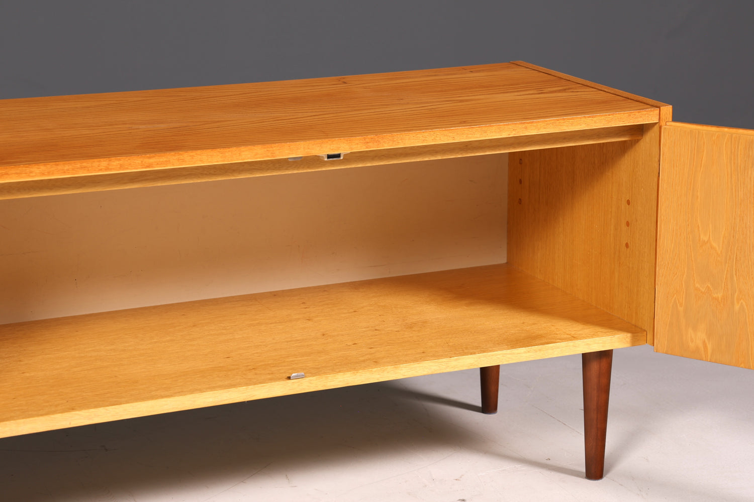 Prachtige originele Hellerau-kommode uit het midden van de twintigste eeuw, model 427, dressoir voor tv, vintage, echt hout
