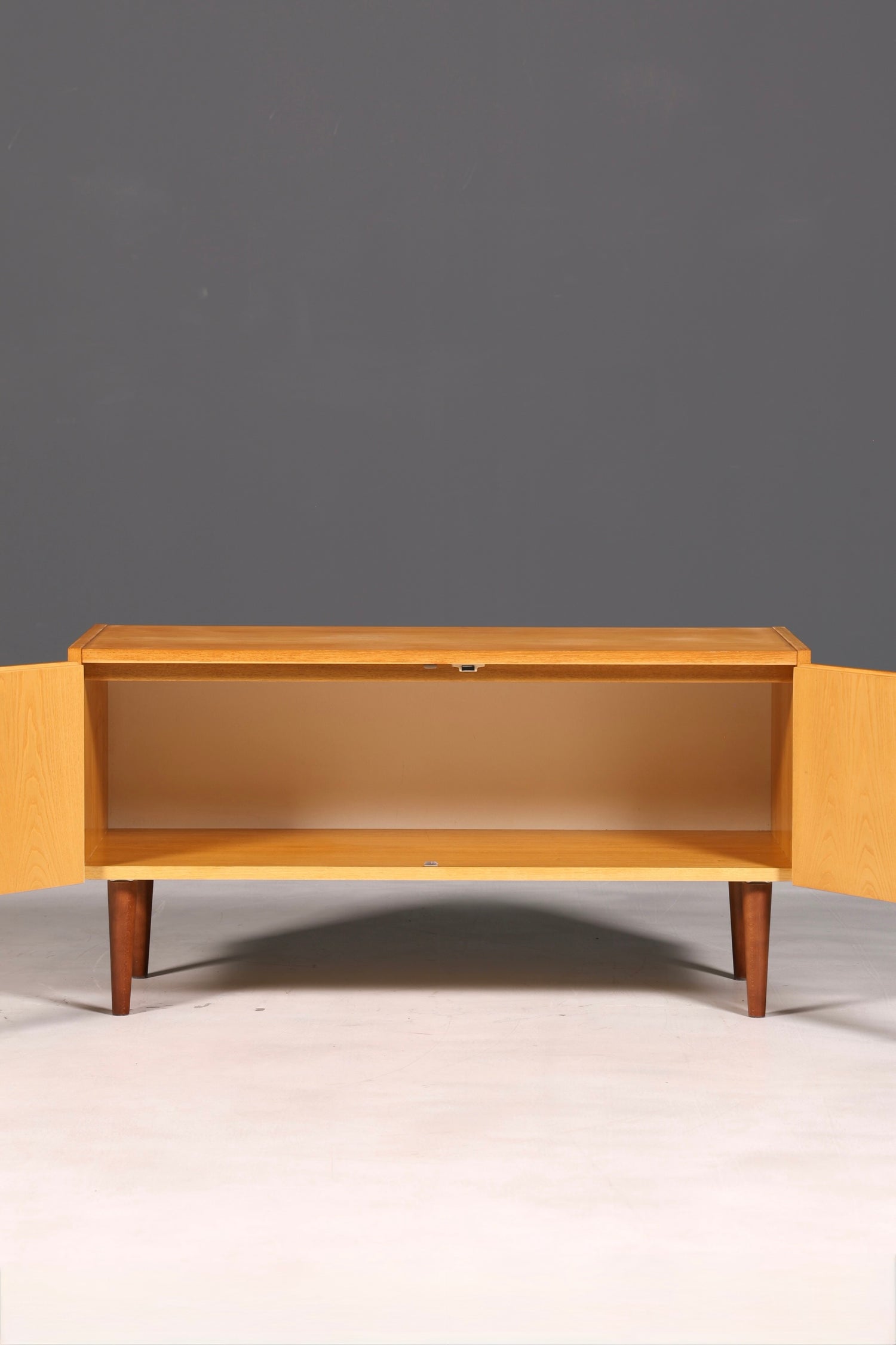 Wunderschöne Original Hellerau Mid Century Kommode Modell 427 Sideboard TV Schrank Vintage echt Holz