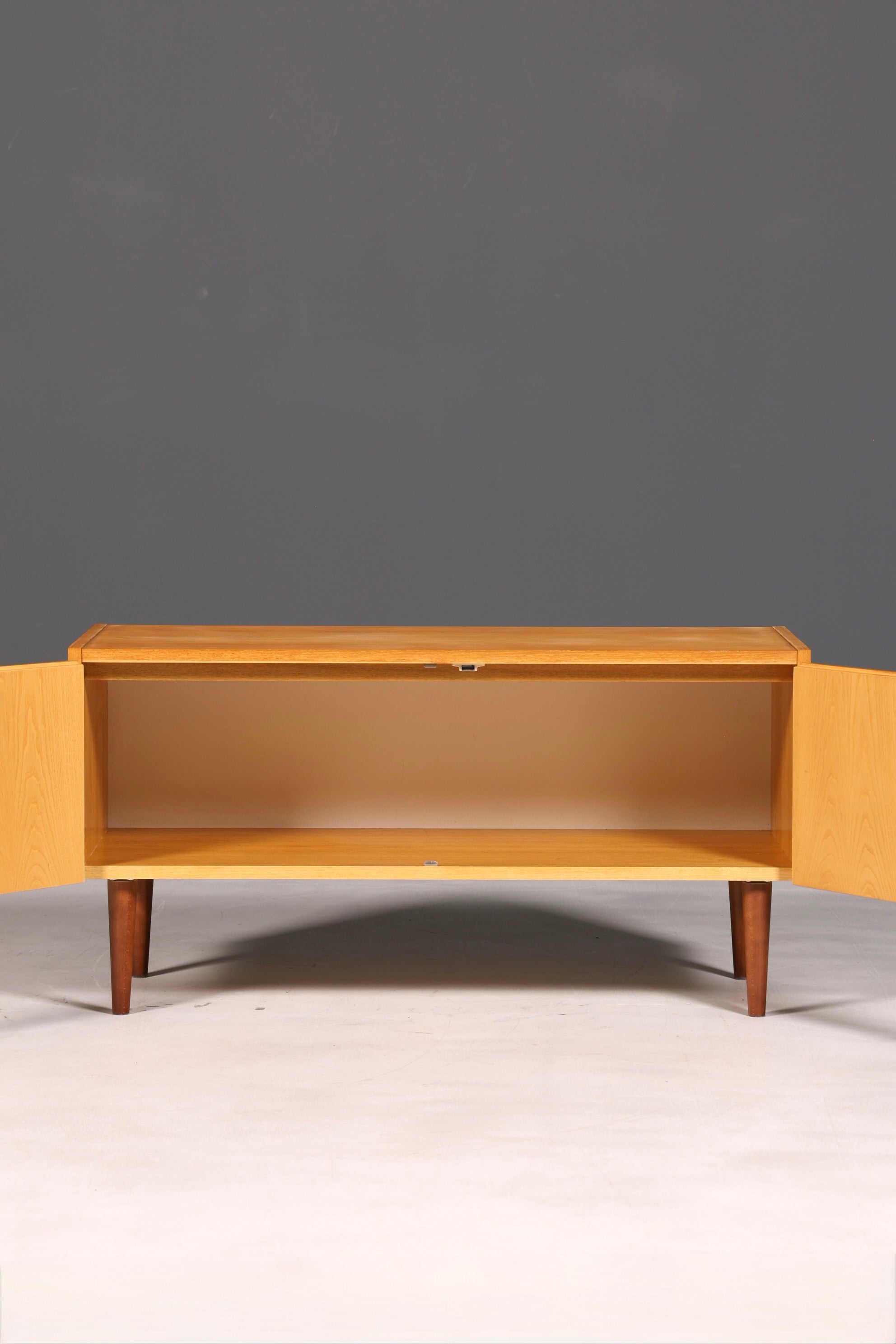 Wunderschöne Original Hellerau Mid Century Kommode Modell 427 Sideboard TV Schrank Vintage echt Holz