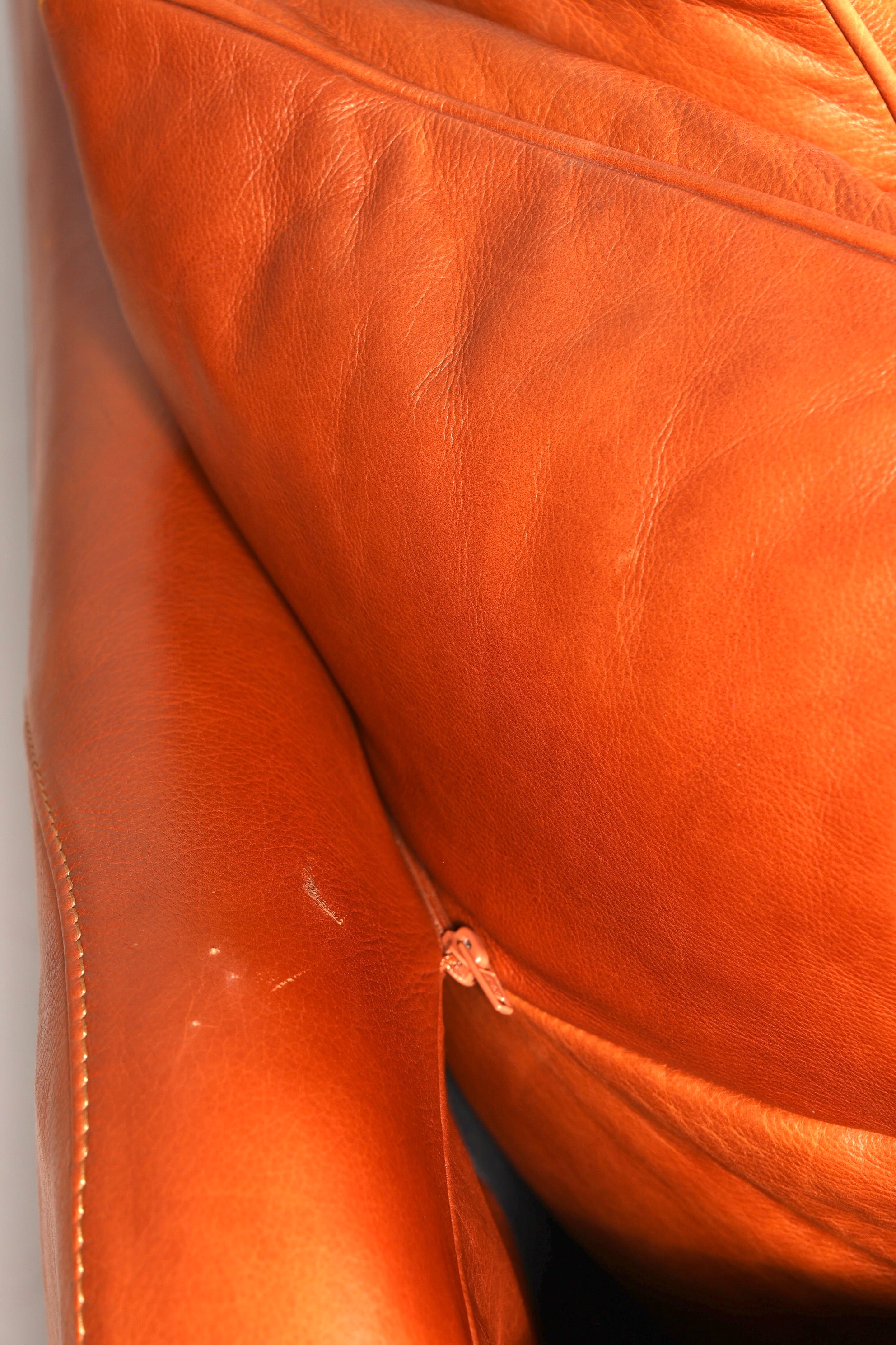 Wunderschönes Chesterfield Design Sofa Englisches echt Leder Couch Cognac Lounge Sofa