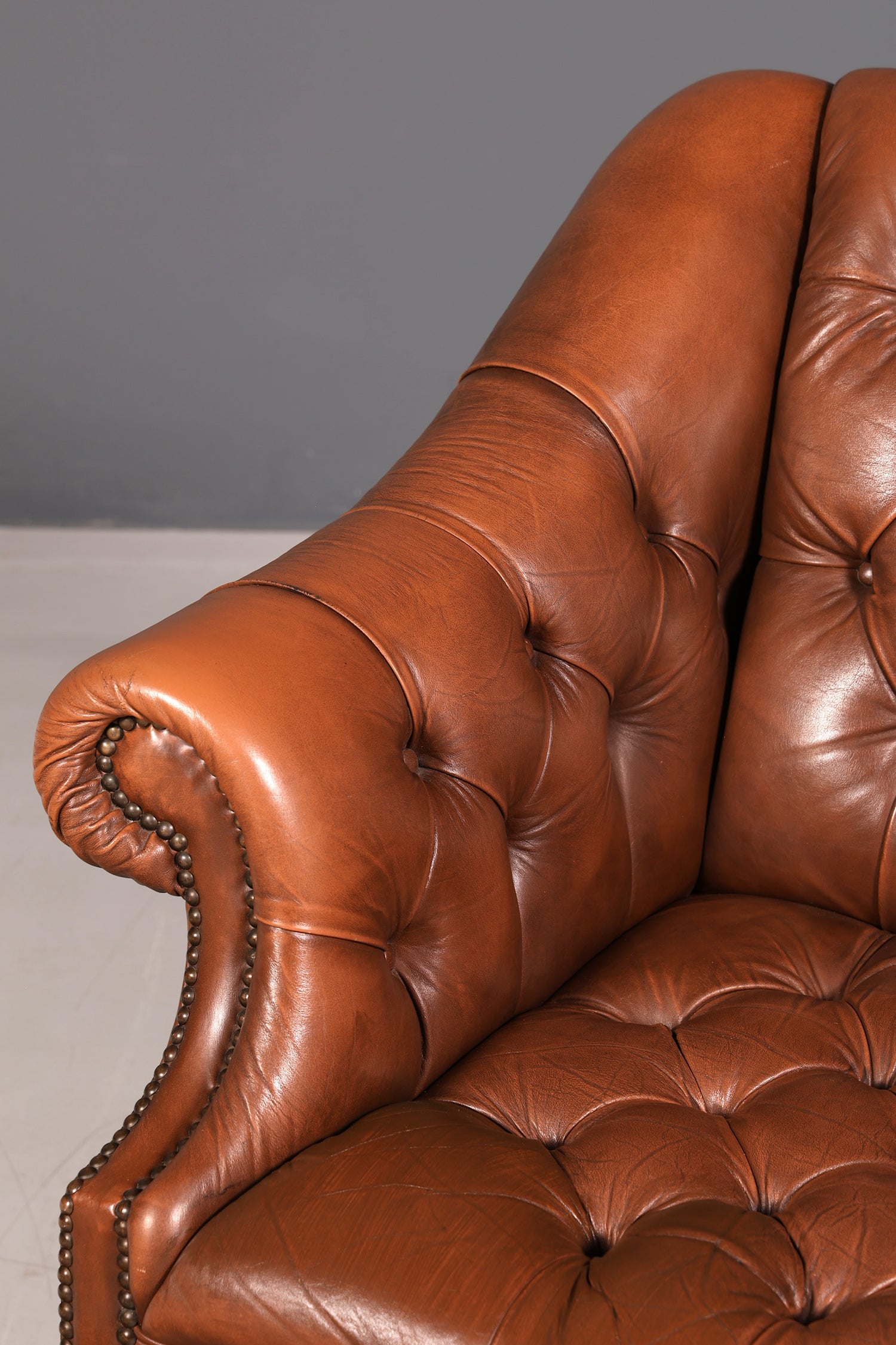 Elegant Chesterfield armchair club chair genuine brown leather English leather armchair