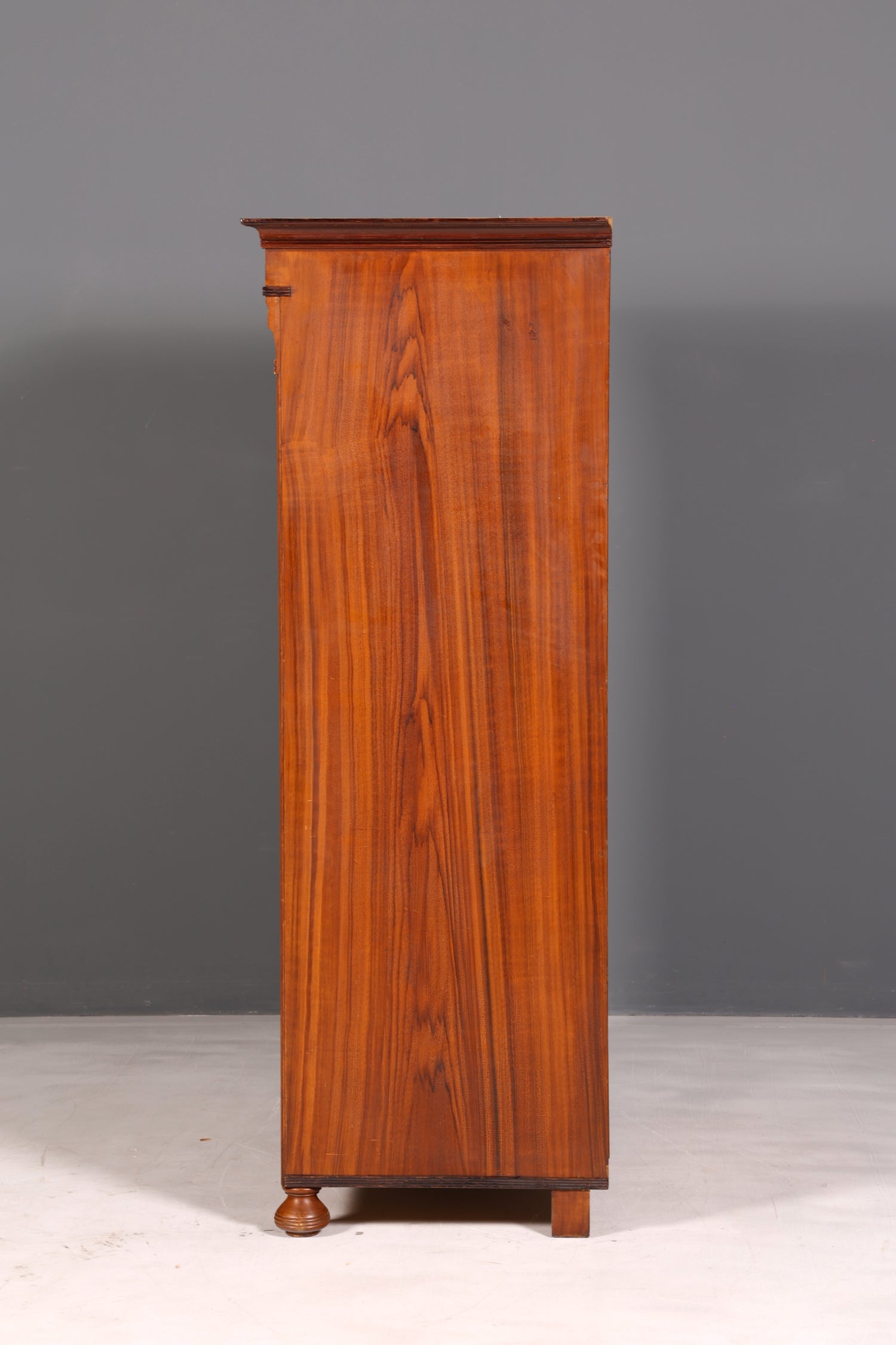 Wunderschöner Jugendstil Schrank Antik um 1880 Eiche Kleiderschrank Dielenschrank Wäscheschrank Massivholz