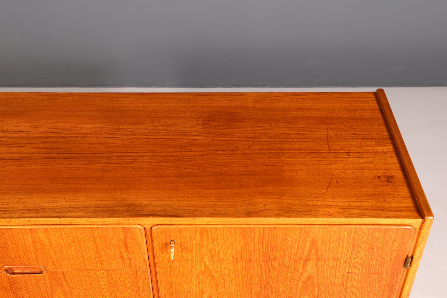 Traumhaftes Mid Century Sideboard Vintage Teak Holz TV Kommode Danish Design 60s Schrank