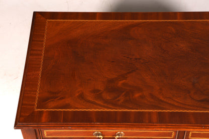 Prachtige Engelse salontafel van mahonie, bijzettafel van echt hout, aflegtafel, woonkamer­tafel