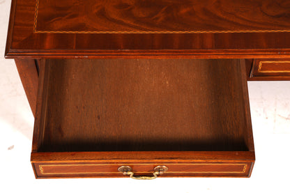 Prachtige Engelse salontafel van mahonie, bijzettafel van echt hout, aflegtafel, woonkamer­tafel