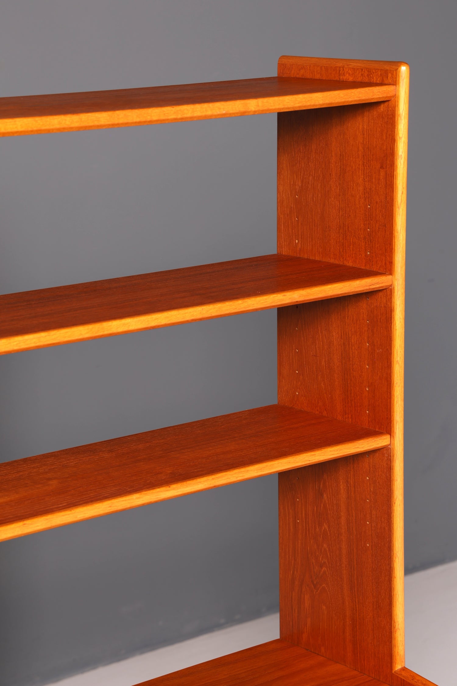 Schlichtes Mid Century Bücherregal Danish Design Schiebetür Teak Holz Vintage Schrank Regal
