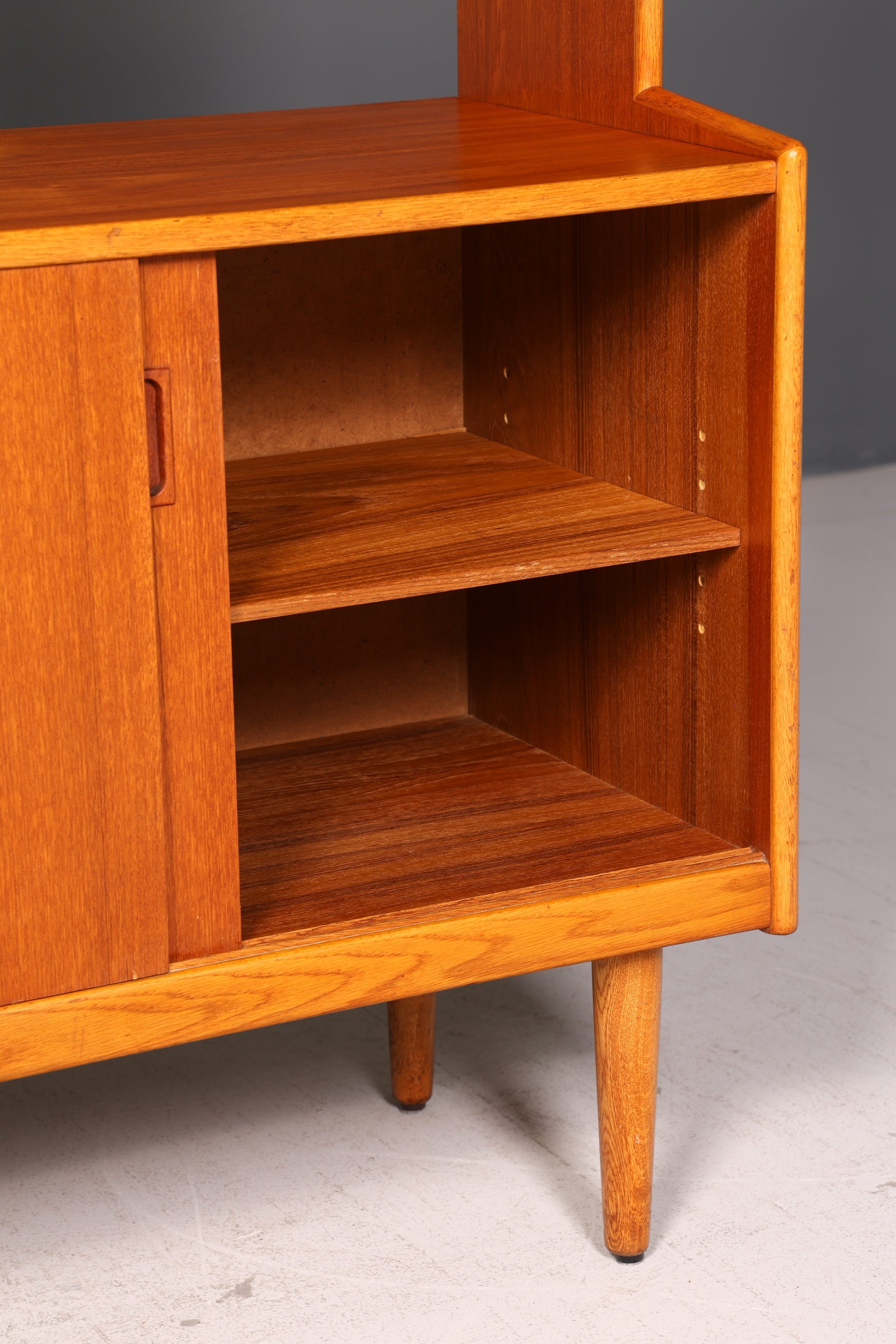 Schlichtes Mid Century Bücherregal Danish Design Schiebetür Teak Holz Vintage Schrank Regal