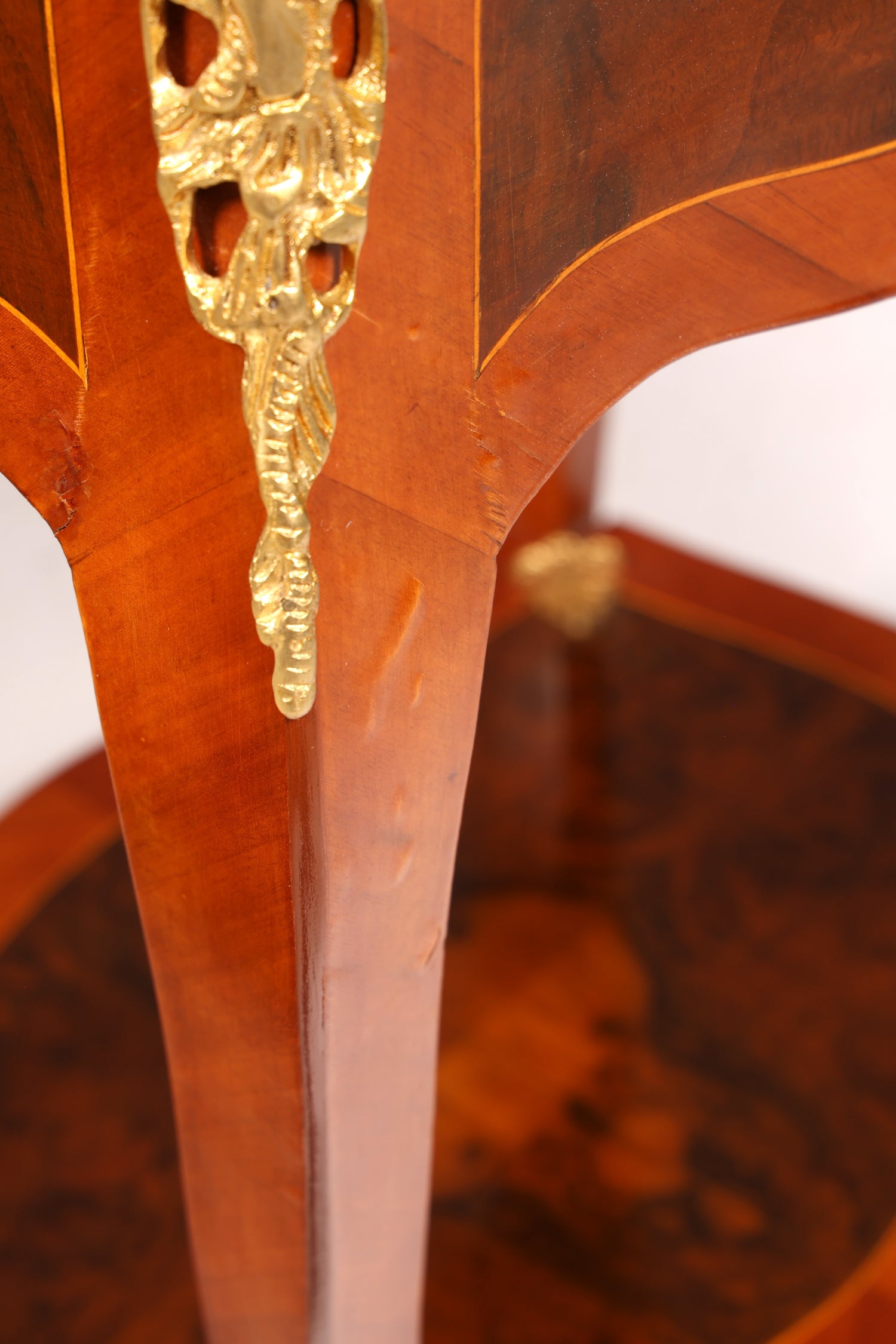 Prachtige Louis XV-bijzettafel in barokstijl, marmeren commode en telefoontafel