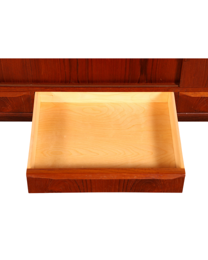 Hauptstadt Möblerei Mid Century Highboard mit ausgezogener Holzschublade im dänischen Design