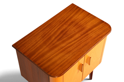 Hauptstadt Möblerei Mid Century Kommode aus Holz mit Vintage Design und abgerundeten Kanten in der Draufsicht