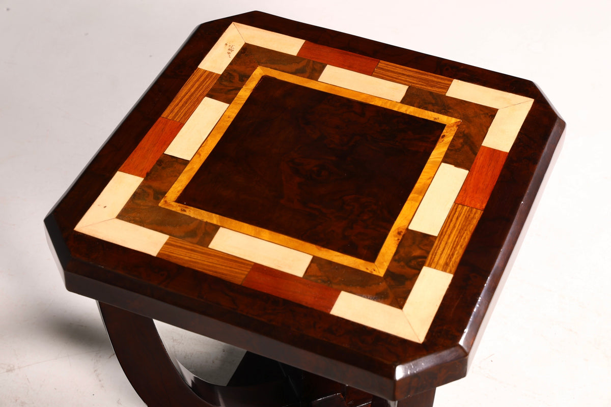 Stijlvolle art-decobijzettafel in antieke stijl, luxe salontafel en bijzettafel