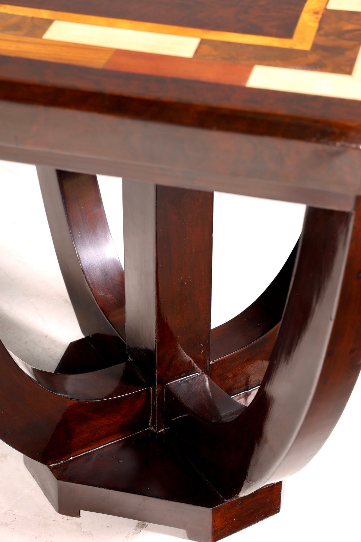 Stijlvolle art-decobijzettafel in antieke stijl, luxe salontafel en bijzettafel