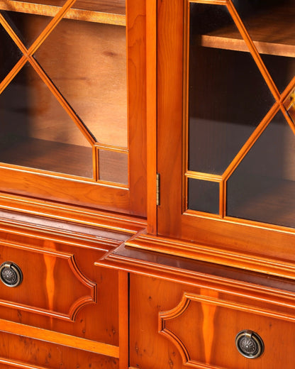 G387 Finish Wunderschöne Englische Vitrine Bücherschrank Buffet Antik Stil Englisch Eibe Glasvitrine Bibliothek (Kopie)