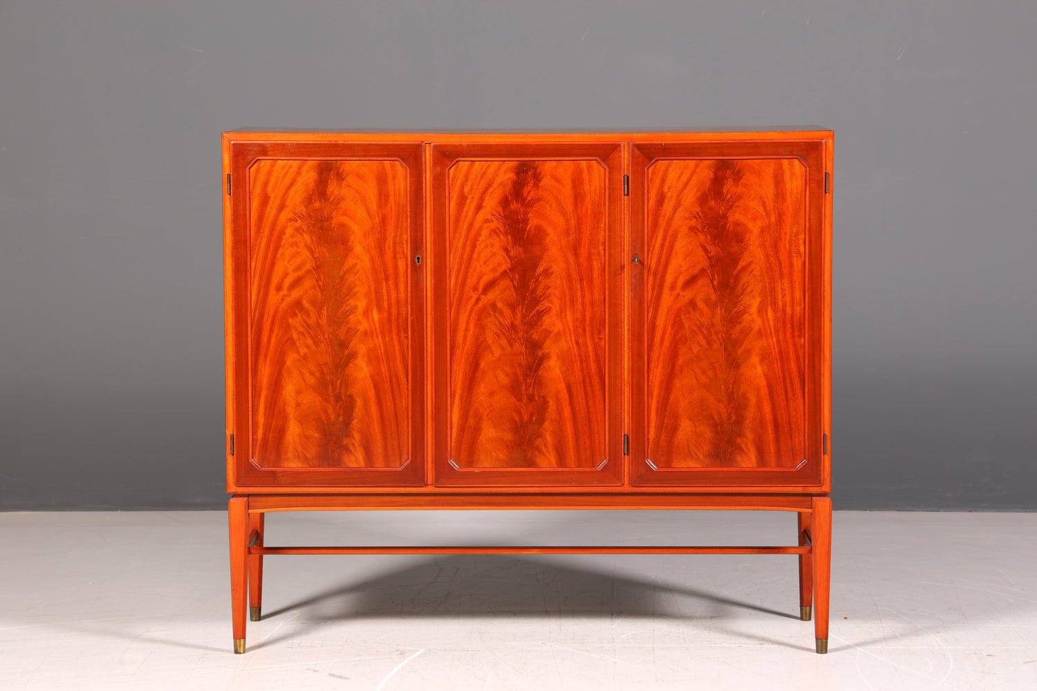 Wunderschöner Mid Century Schrank Highboard Vintage Wäscheschrank Aktenschrank Kommode 60er Massiv Holz Retro Skandinavisch