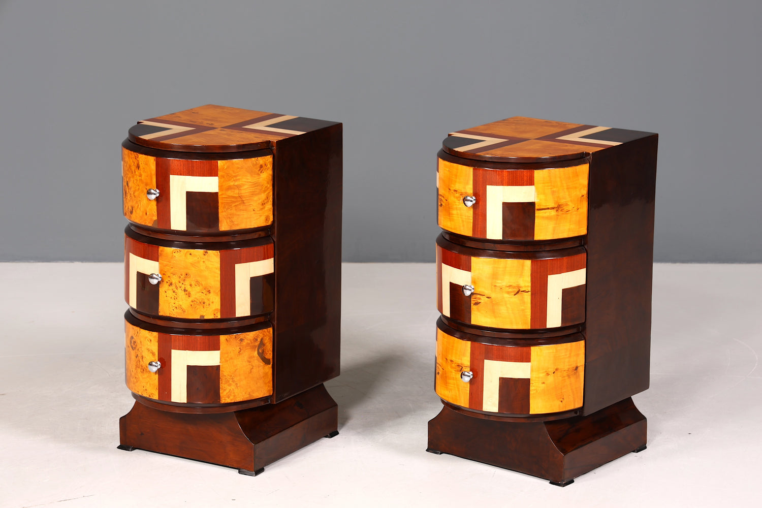 Zwei Wunderschöne Art Deco Stil Kommoden - Einzigartige Möbelstücke für jeden Raum