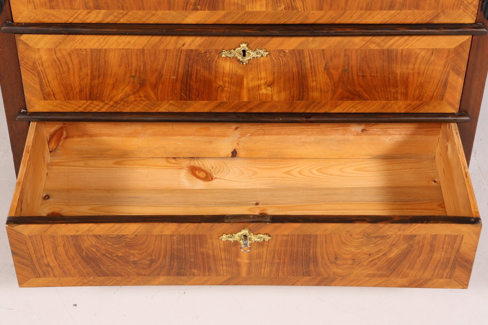 Edler Gründerzeit Sekretär Vertiko Nussbaum Jugendstil Highboard Louis Philippe Kommode um 1880