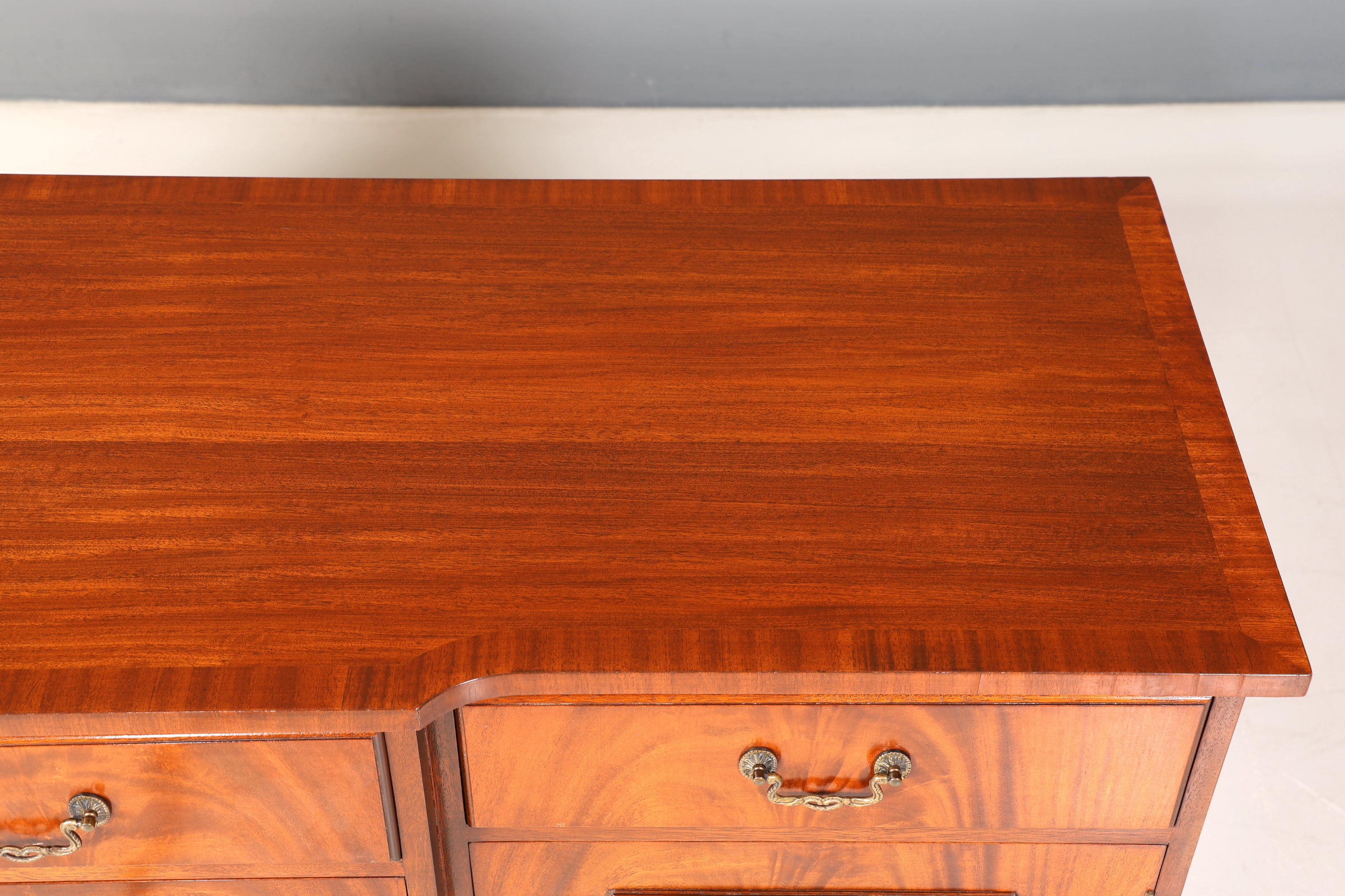 Edles Englisches Sieboard echt Holz Reprodux Buffet Bevan Funnell Schrank