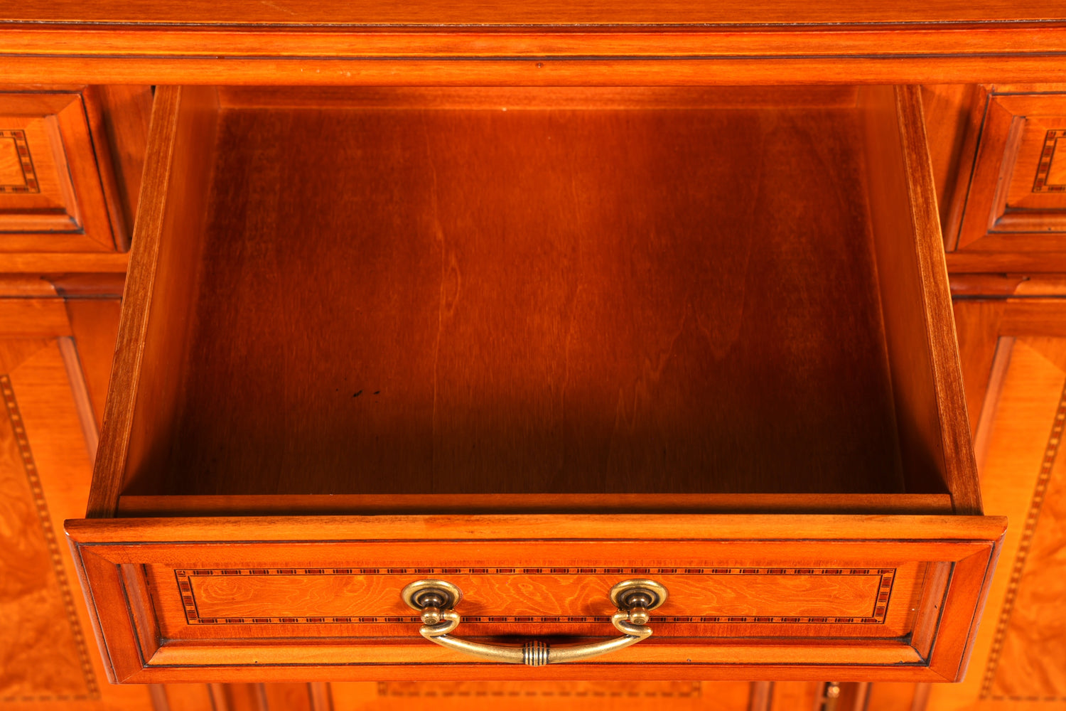 G441 Finish Wunderschönes Englisches Sideboard Eibe Schrank Antik Stil Buffetschrank Kommode (Kopie)