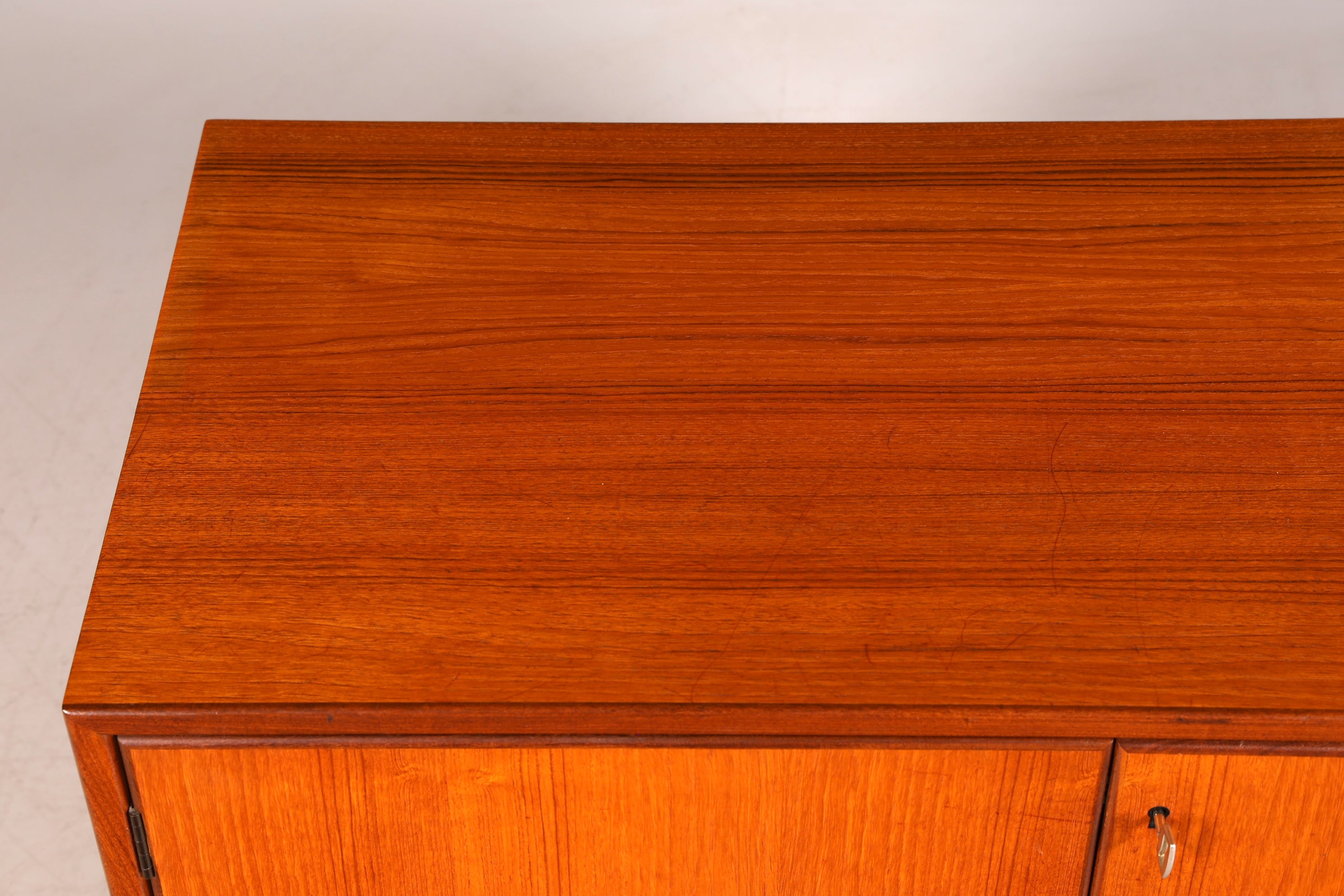 G445 Finish Wunderschöne Mid Century Kommode Vintage Schrank Retro Flur Kommode 60s Regal Sideboard (Kopie 2)
