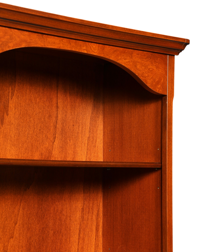 Hauptstadt Möblerei H860 Regal in warmem Selva-Holzton mit klassischem Bogen-Design und sichtbarer Maserung