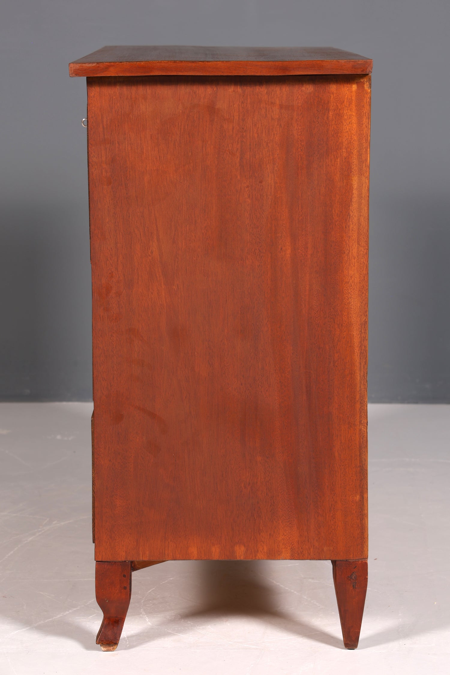 F826 Finish Antik Sekretär?