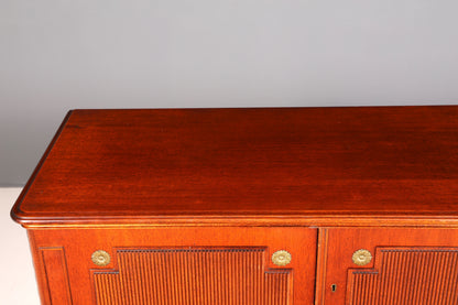 Wunderschöner Schrank im Gustavianischen Stil 60er Jahre Wäscheschrank Vertiko Mid Century Aktenschrank Kommode