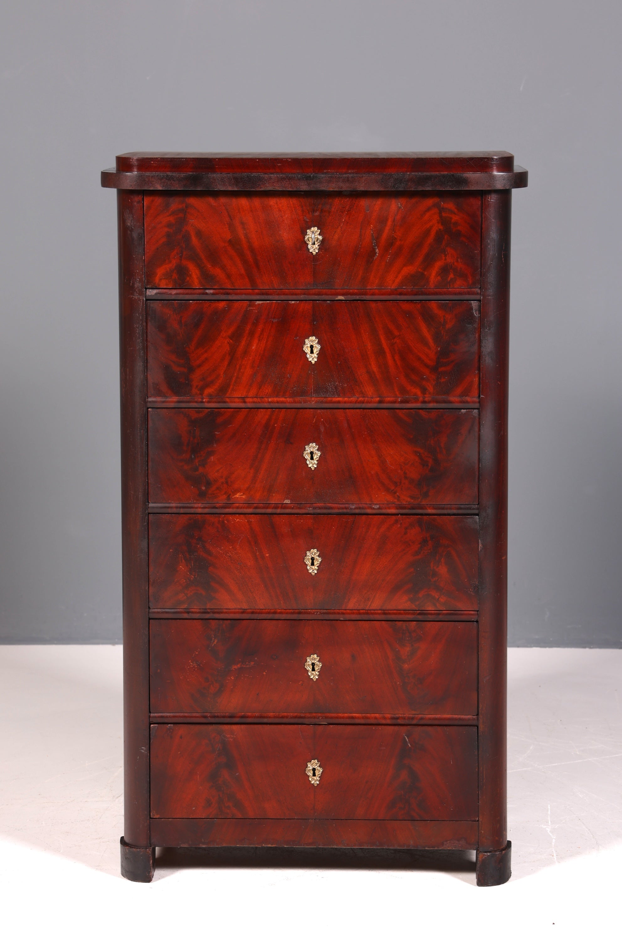 Beautiful Louis Philippe chiffonier circa 1880, Gründerzeit (late 19th-century) vertiko cabinet, Semainier