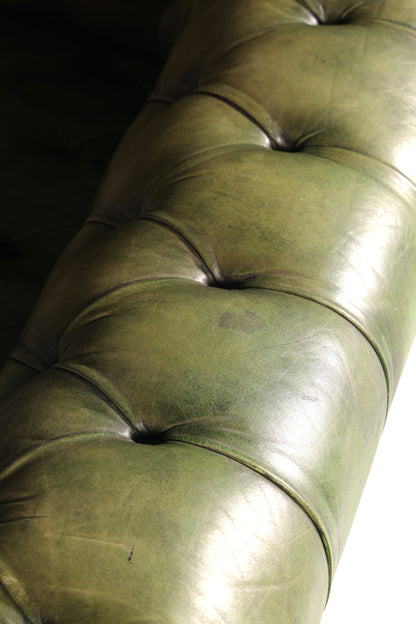 Beautiful original Chesterfield 2-seater sofa, English green, genuine leather, 2-seater couch