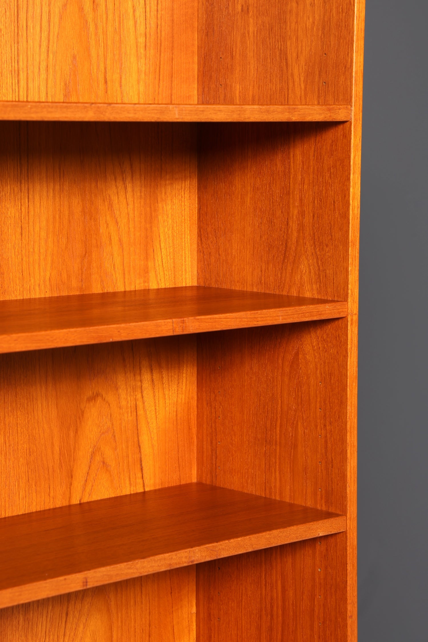 Wunderschönes Mid Century Regal Danish Design Teak Holz Schrank Retro Bücherregal Kommode 1 von 2