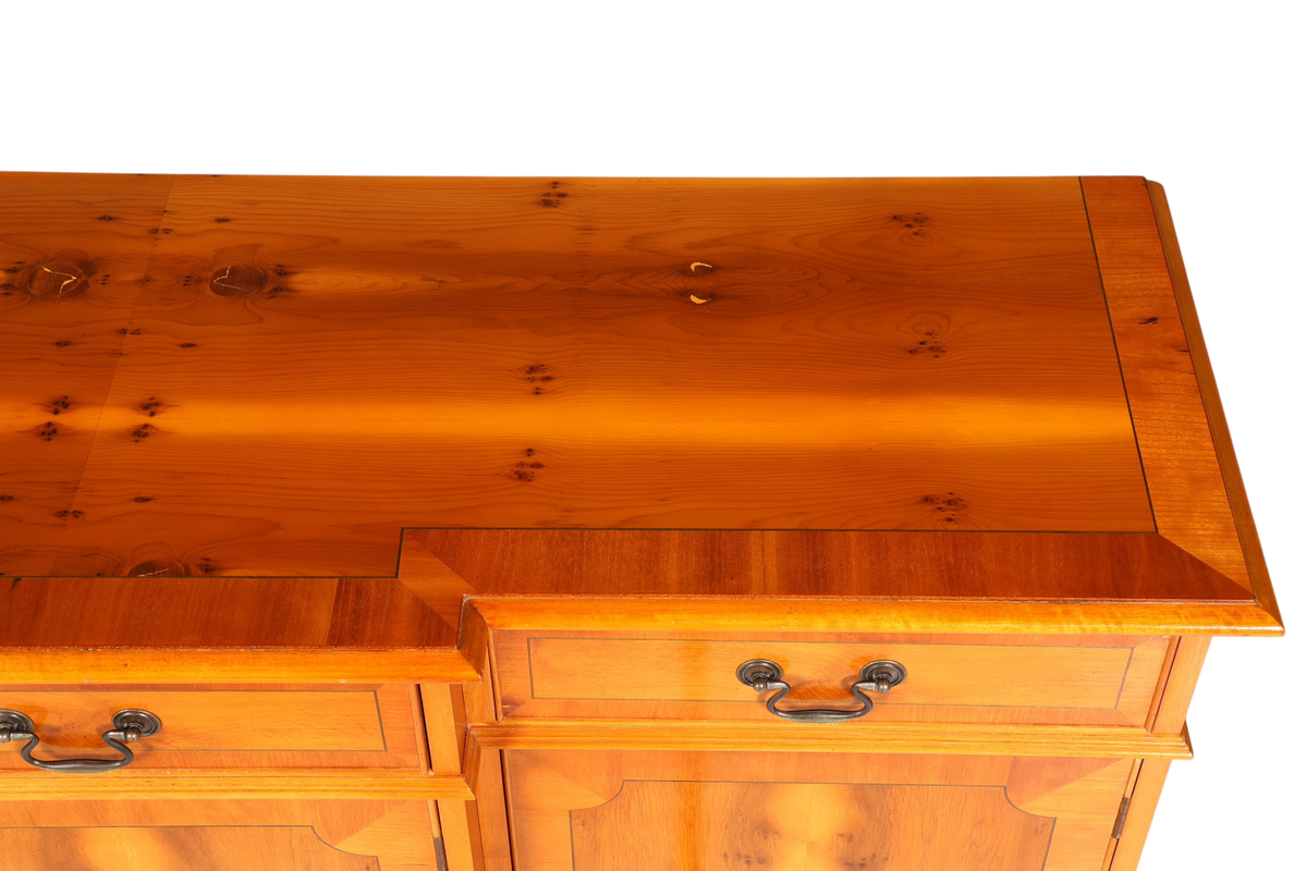 Wunderschönes Englisches Sideboard Eibe Schrank Antik Stil Buffetschrank Kommode