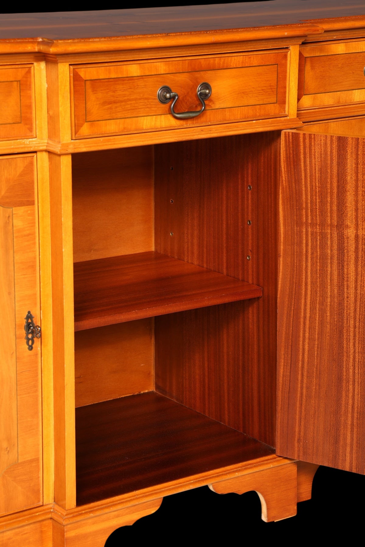 Wunderschönes Englisches Sideboard Eibe Schrank Antik Stil Buffetschrank Kommode