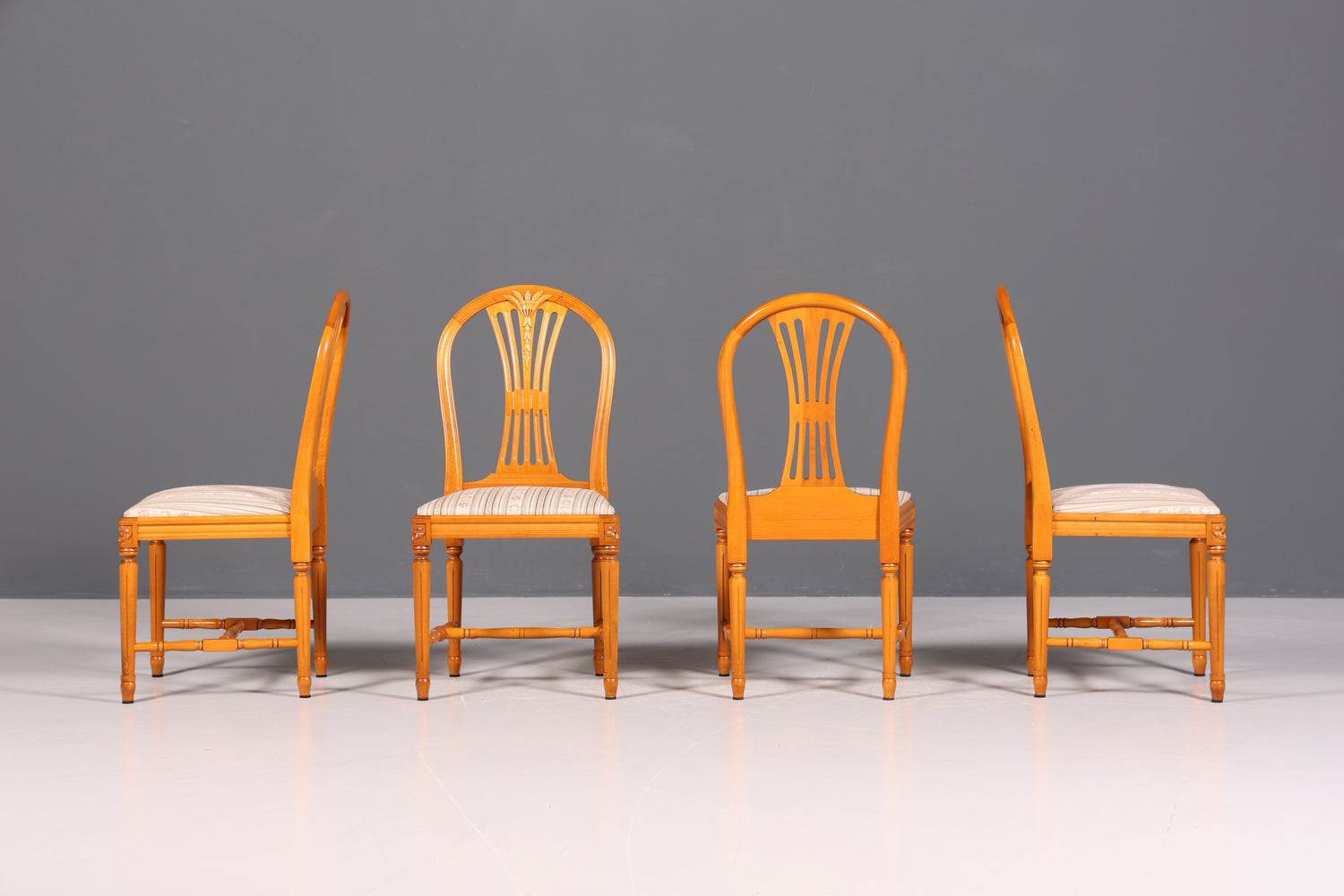 4x Dreamy chairs in Gustavian style English kitchen chairs antique style dining room chair set