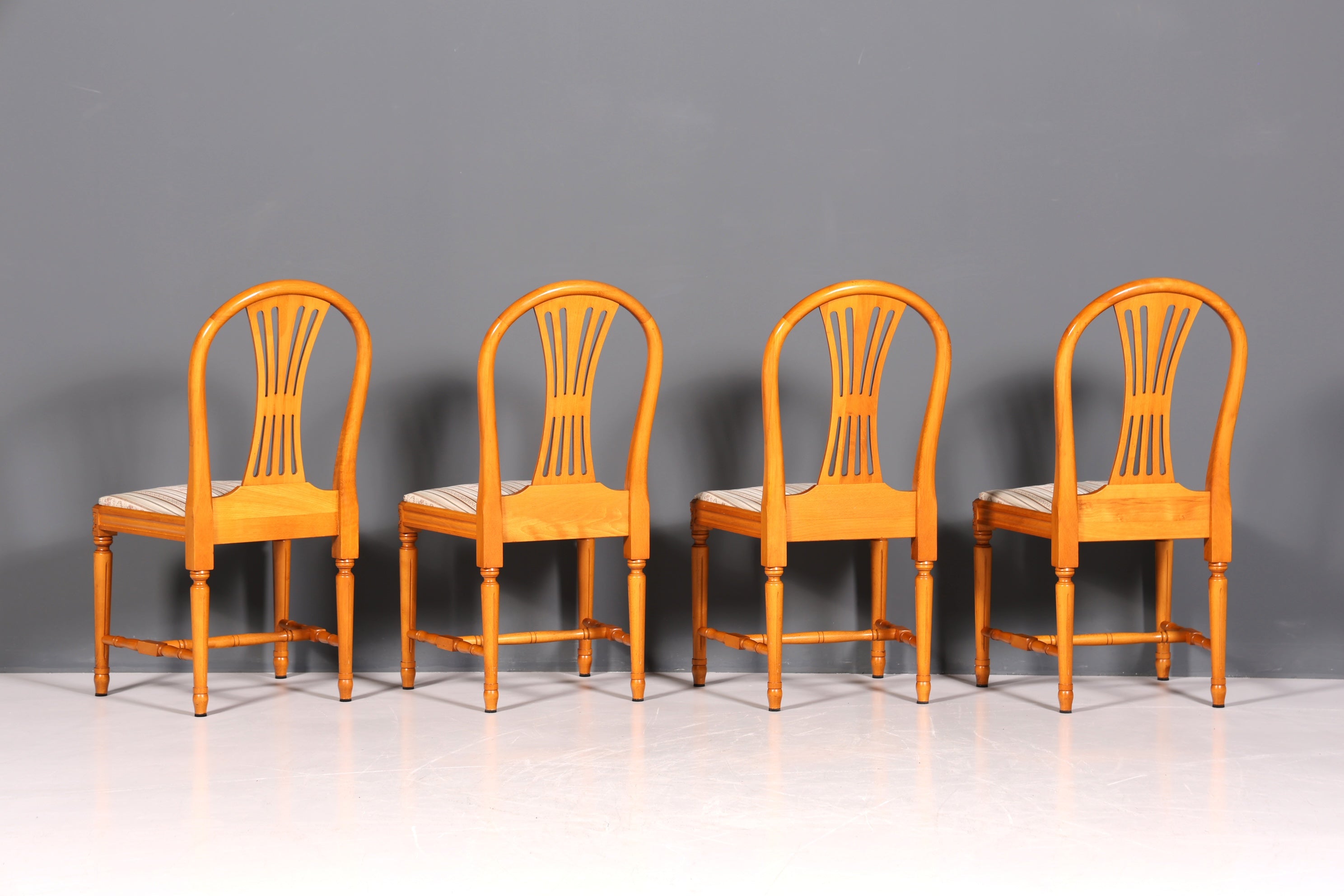 4x Dreamy chairs in Gustavian style English kitchen chairs antique style dining room chair set