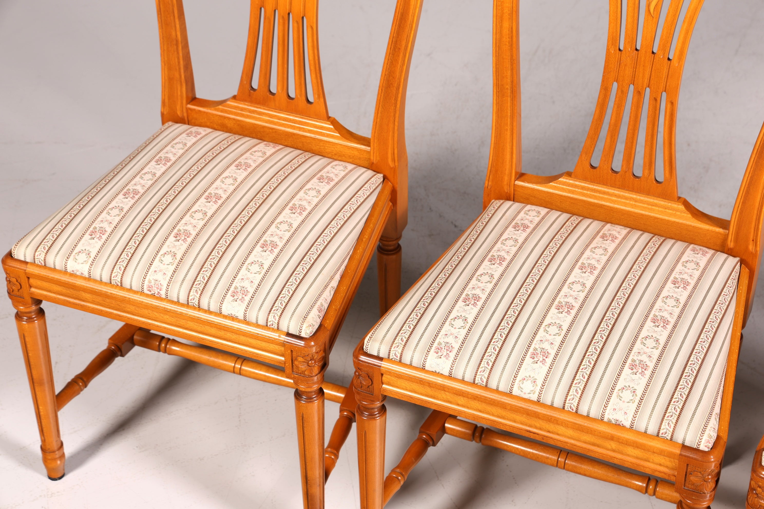 4x Dreamy chairs in Gustavian style English kitchen chairs antique style dining room chair set
